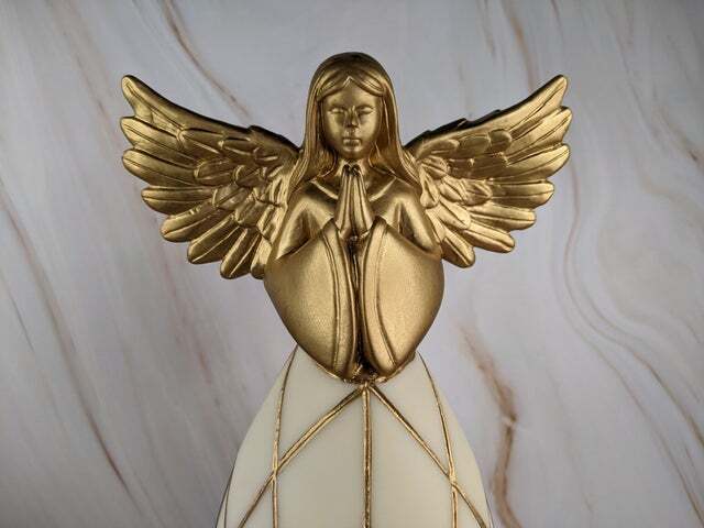 Shop for Good Deals on Christmas Items and Seasonal Decor