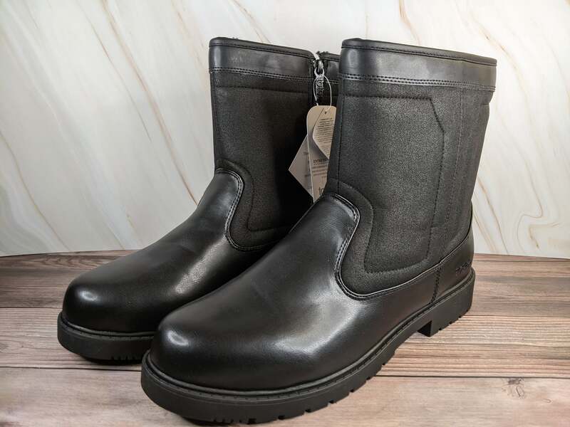 A pair of black stadium boots for men, size 13M by Totes.